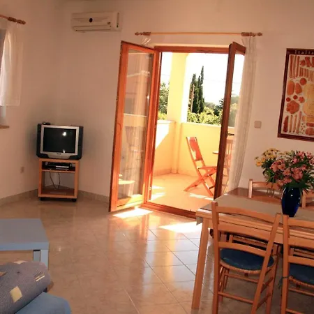Apartment Premantura 3 公寓 *