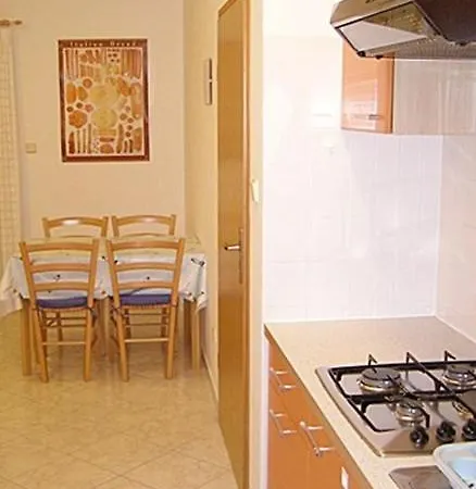 Apartment Premantura 3 شقة *